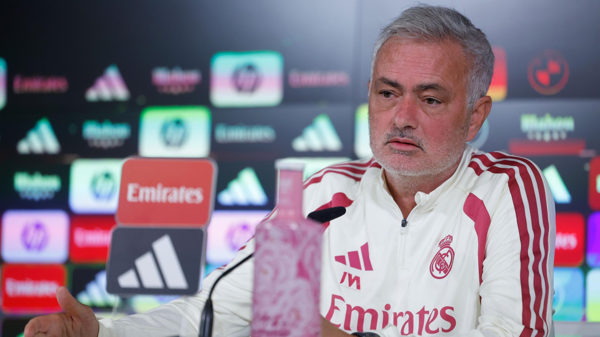 José Mourinho durante una rueda de prensa en la que defiende a Kylian Mbappé
